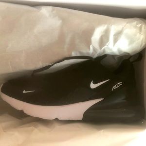Nike women’s air max 270